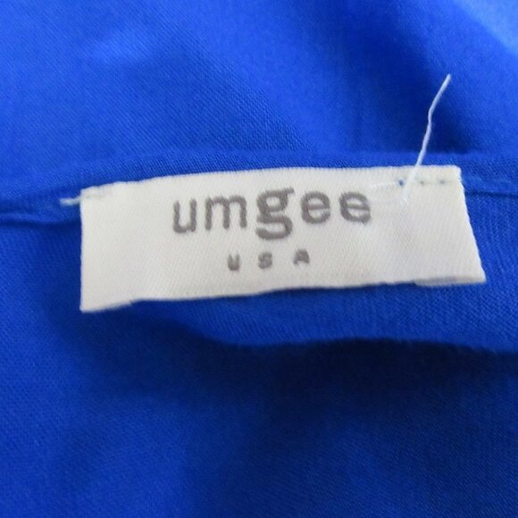 Umgee Blue Cold Shoulder Floral Embroidered Top
New - Picture 6 of 8